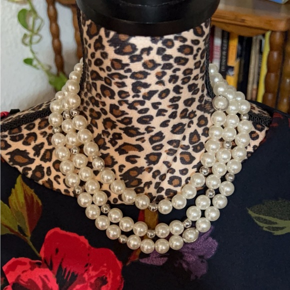 THIS CUTE FLORAL PIECE WILL MAKE YOU FEEL GREAT. - Picture 4 of 4